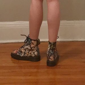 Dr. Martens Shoes - Flower Print Doc Martens Dr. Martens Shoes - Flower Print Doc Martens
